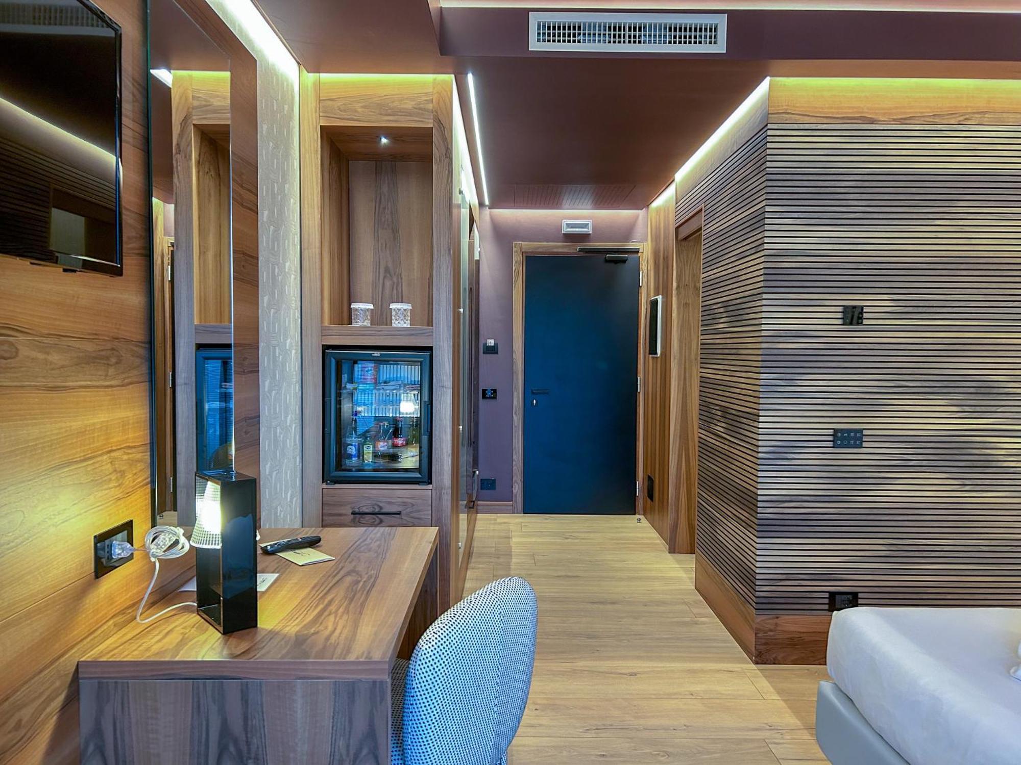 Alevic Hotel Сирмионе Экстерьер фото