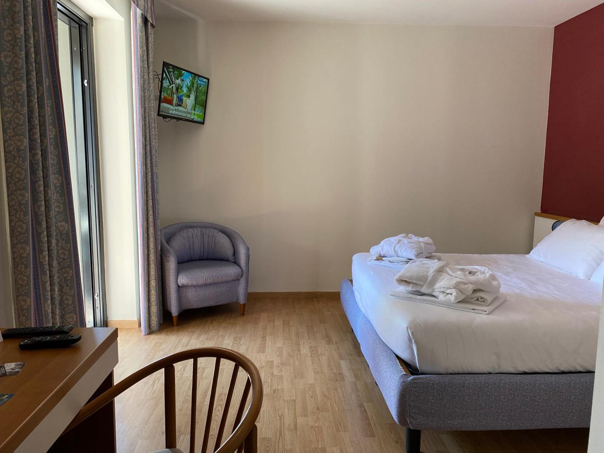 Alevic Hotel Сирмионе Номер фото