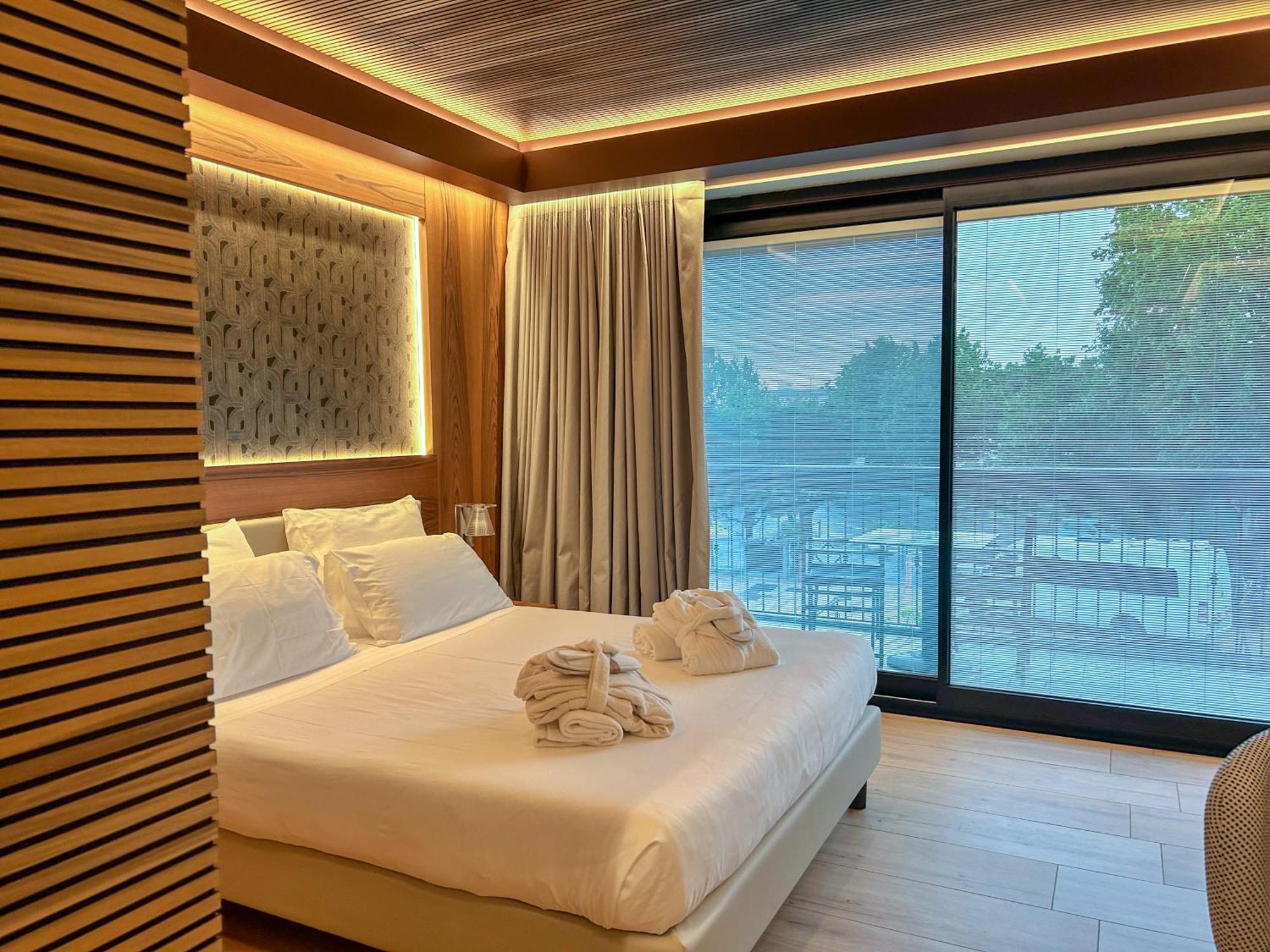 Alevic Hotel Сирмионе Экстерьер фото