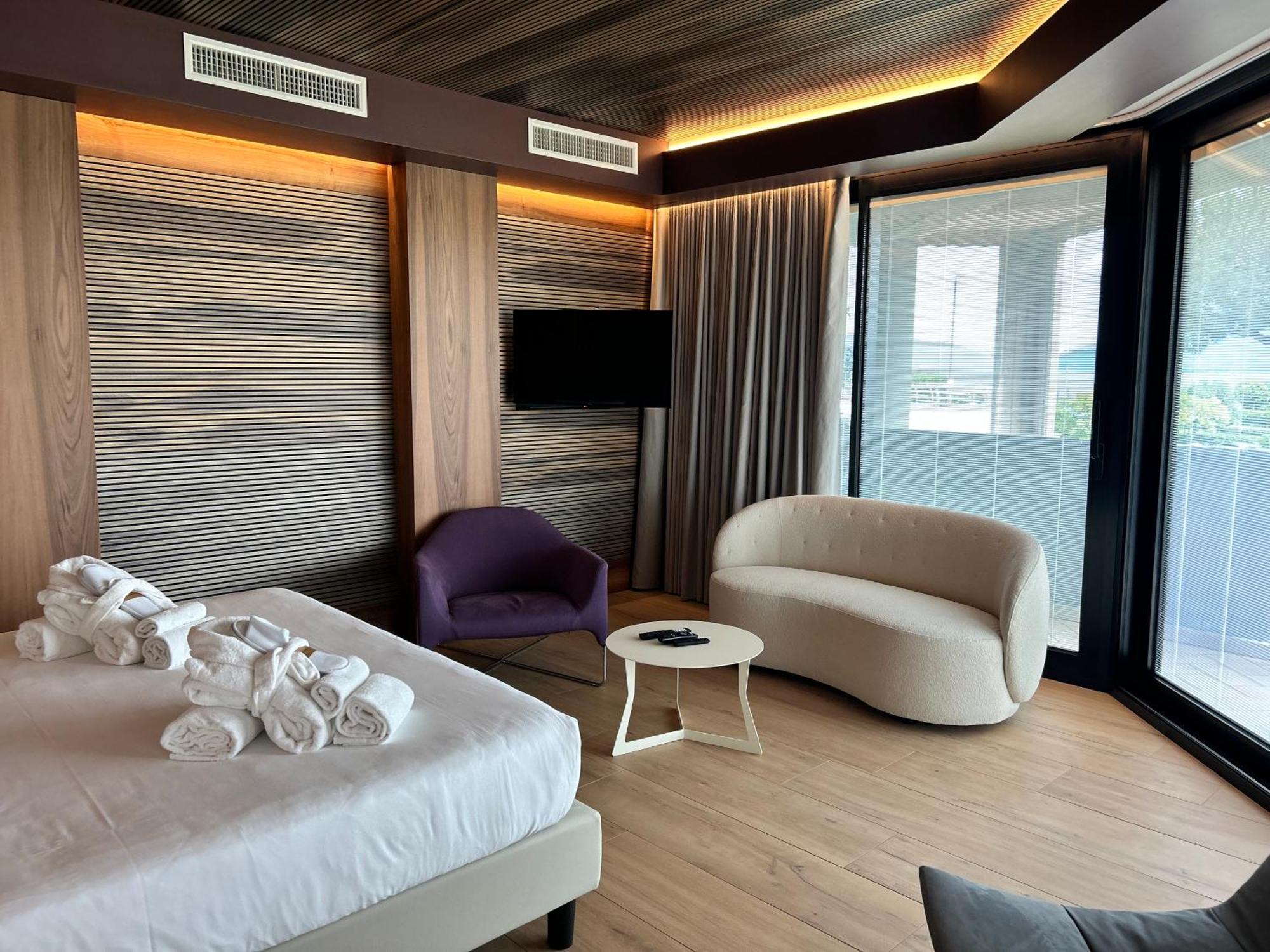 Alevic Hotel Сирмионе Экстерьер фото