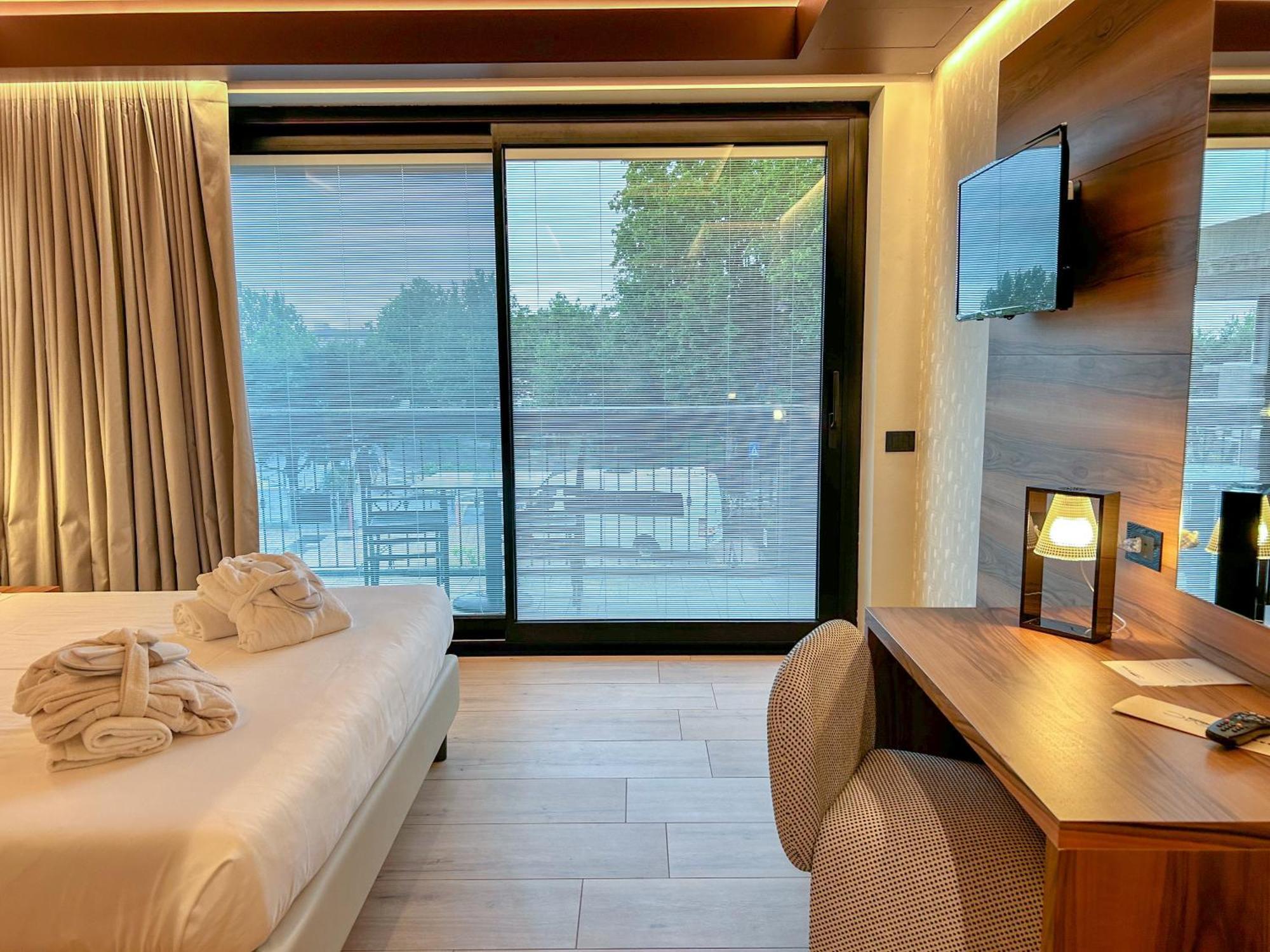 Alevic Hotel Сирмионе Экстерьер фото