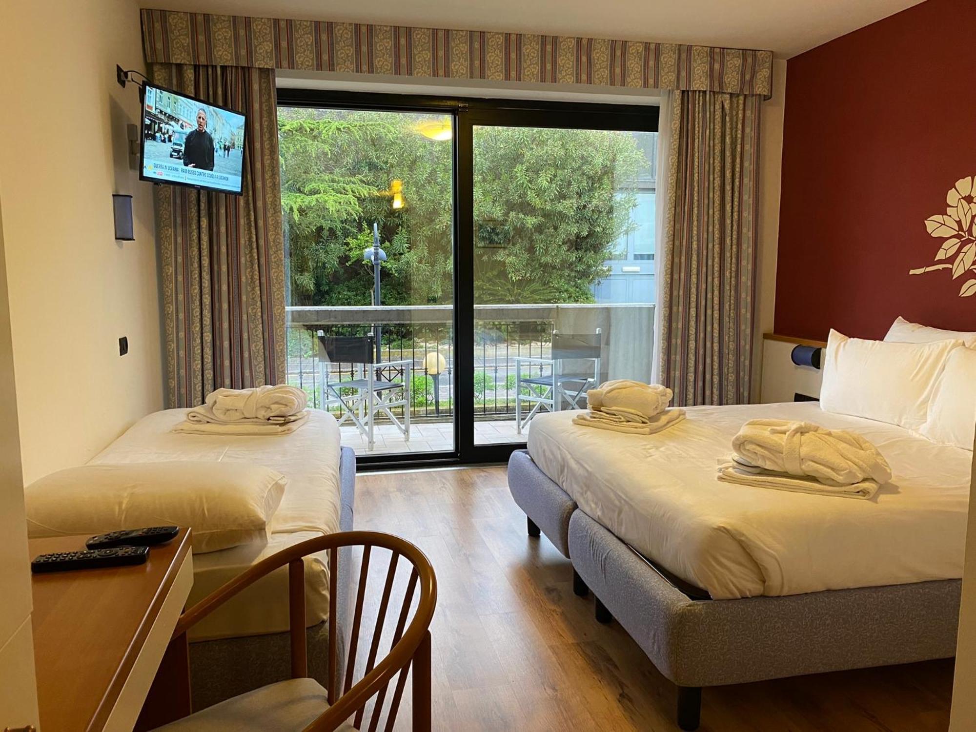 Alevic Hotel Сирмионе Экстерьер фото